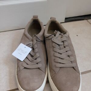 Stylus Men's Tan Sneakers